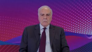 إميل رحمة يطالب الحزب بمراجعة فورية ويكشف سر غيابه عن ذكرى السيد: نحن في قلب العاصفة وميشال عون كان على حق