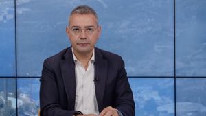 حكومة في قفص الاتهام والشارع على صفيح ساخن: ملف "فضائح النفط" بوجه وزير الطاقة- عقارات الخليج في لبنان... قنبلة الثقة! 