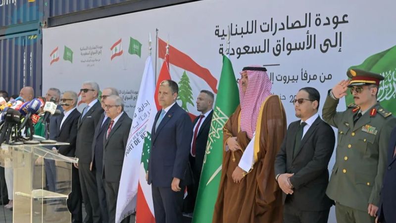 أولى الحاويات نحو السعودية