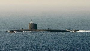 غواصة نووية بريطانية إلى بحر العرب.. لماذا؟ 