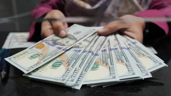 منصة صيرفة استنزفت الاحتياطي.. وضريبة تُلاحق الأرباح!