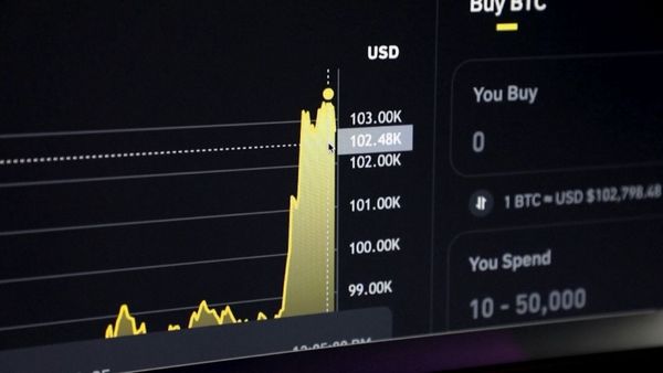 العملات الرقمية.. فرصة أم مخاطرة؟