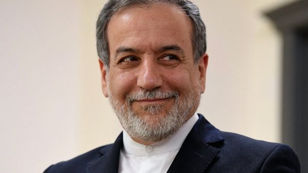 بعد السجال… عراقجي يبادر لكسر جليد رجي