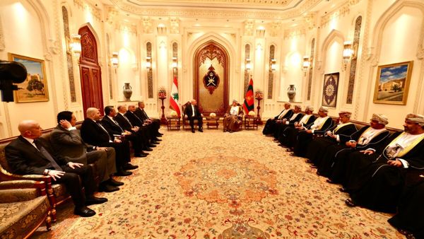 في مسقط.. لبنان يبحث عن شراكة لا عن وساطة