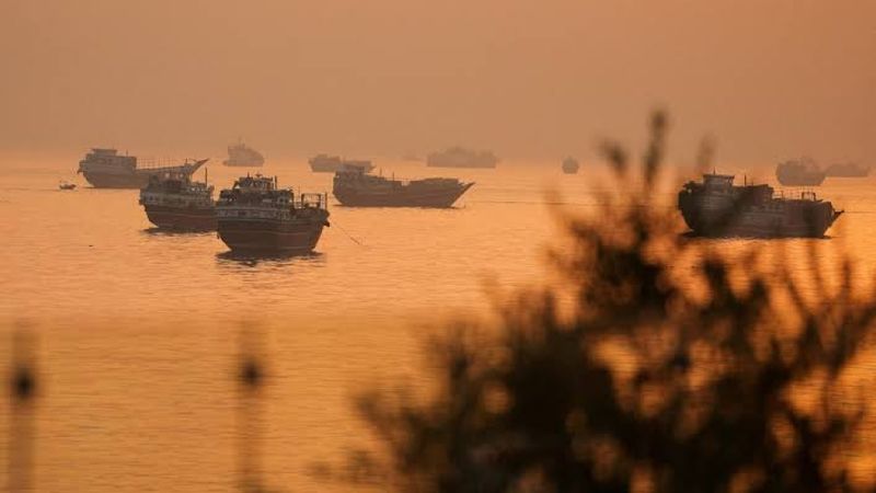 سنتكوم مضيق هرمز مفتوح والملاحة مستمرة