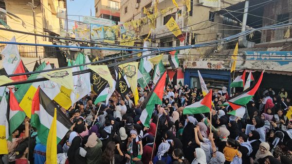 لماذا يزور نجل محمود عباس العاصمة بيروت؟