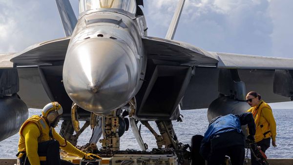 بينما تنتهي الهدنة.. 'جورج بوش' تقتحم المشهد