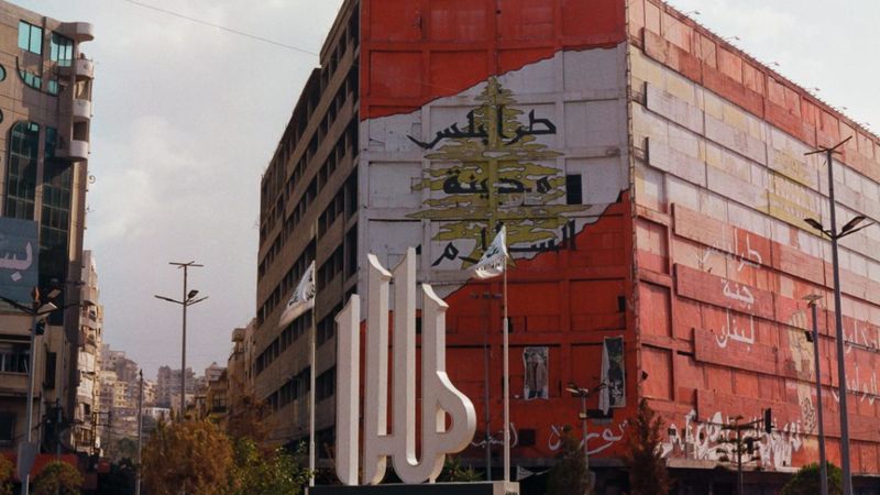 خلاف موقف سيارة... كيف انتهى بإطلاق نار؟ 