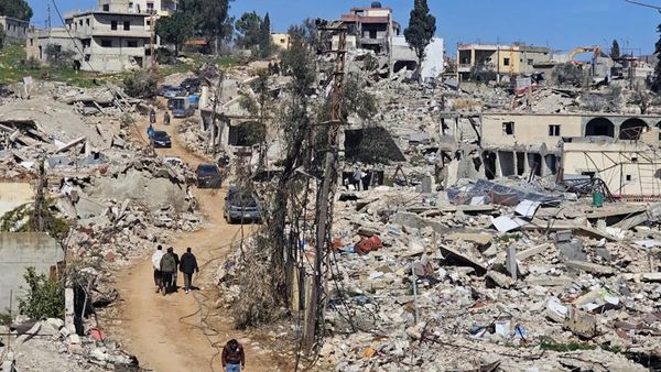 أموال الإعمار بين الحزب والدولة.. هل تعود التجارب المريرة؟