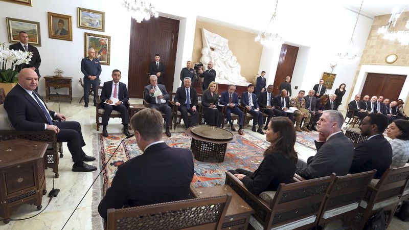 يوم دبلوماسي طويل في بعبدا.. أسئلة صعبة وإجابات أدقّ