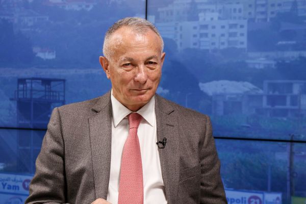 جنرال معارك عبرا وعرسال بإعترافات خطيرة حول الشارات الصفراء والنصـ رة والأسير- سـ لاح الحزب بلا طعمة
