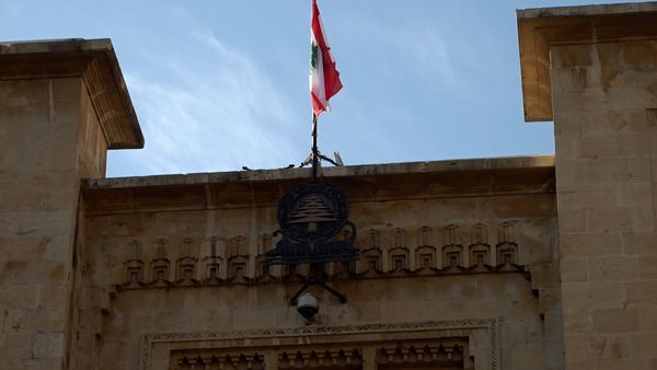 تحت ضغط التعقيدات.. هل يُركن الاستحقاق النيابي جانبًا؟