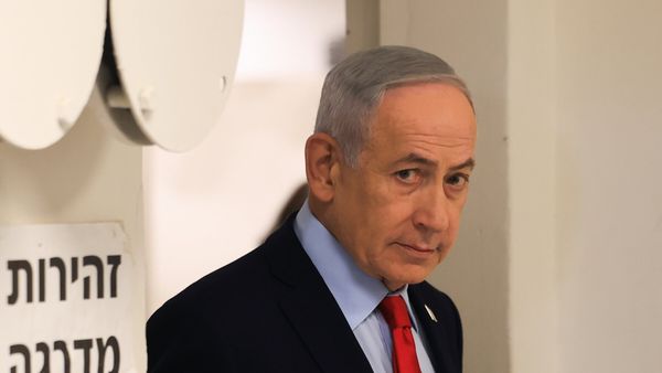 لبنان: 240 ساعة من 