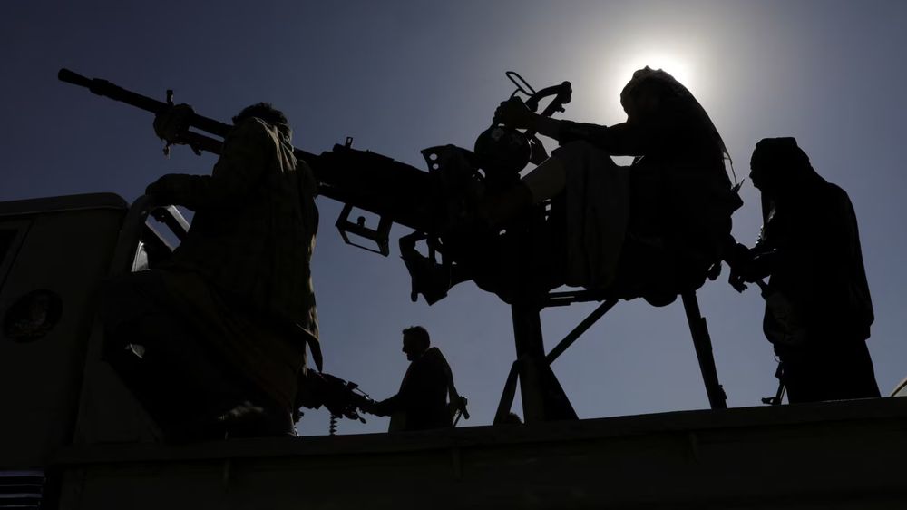 الحوثيون يتدخلون... هل يغلق باب المندب؟ 