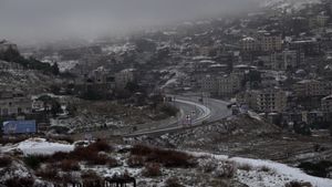 العاصفة تجمع قواها لموعد السبت 