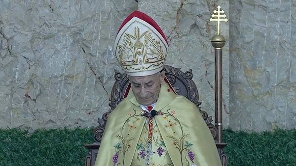 الراعي في عيد الفصح.. غصة ودمعة