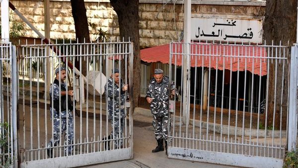 القاضي المتَّهم بالارتشاء خارج السجن مقابل مليار ونصف مليار ليرة