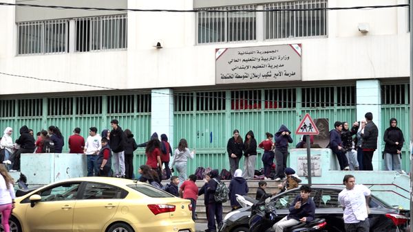 صرخة الأساتذة تتصاعد… والتعليم الرسمي يتدلّى على حبال الانقسام