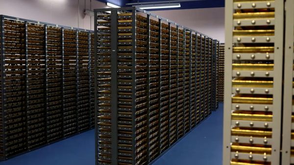 بيع الذهب... دعم مرحلي أم بداية نزاع جديد؟