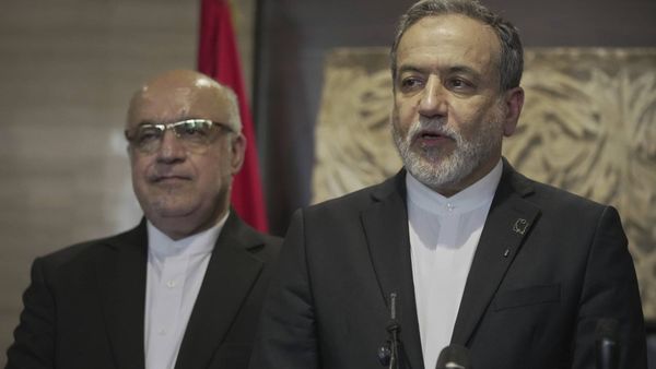 إيران تتمسك بسلاح الحزب!