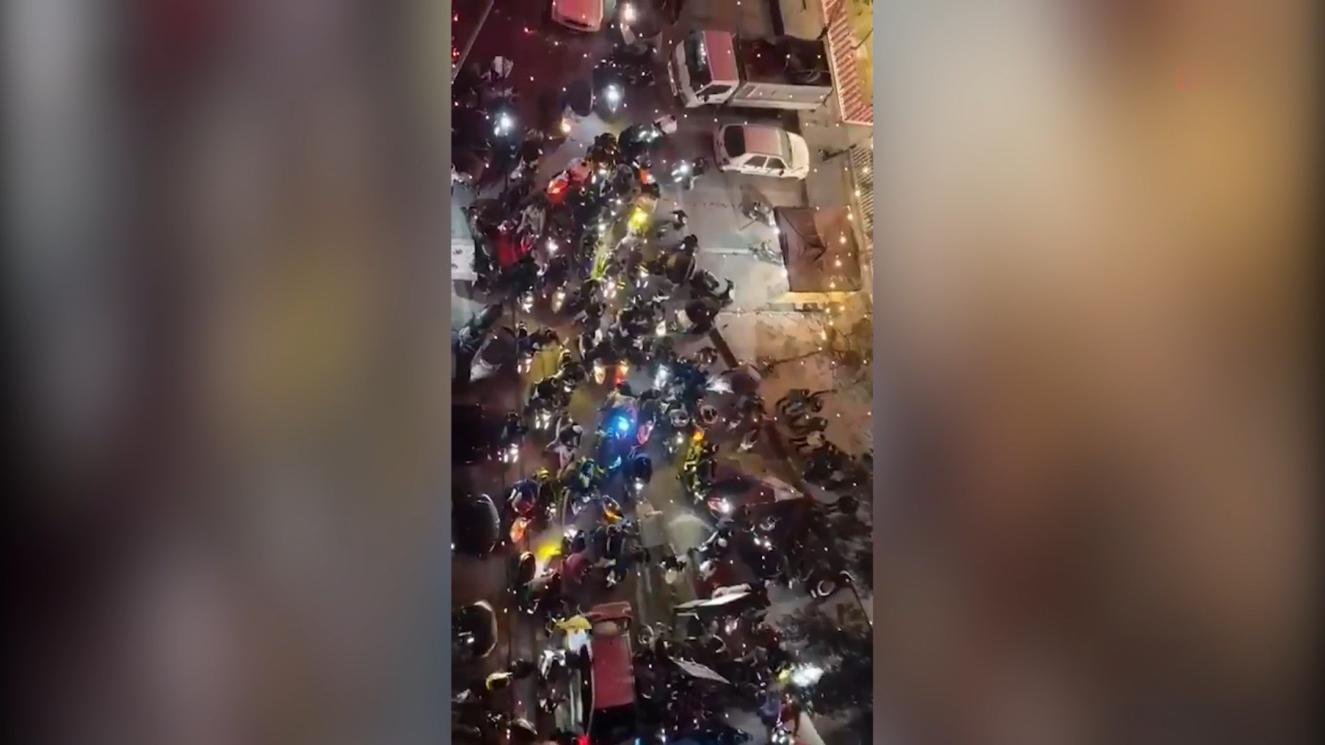 مسيراتٌ تجوبُ الضاحيةَ حدادًا على خامنئي