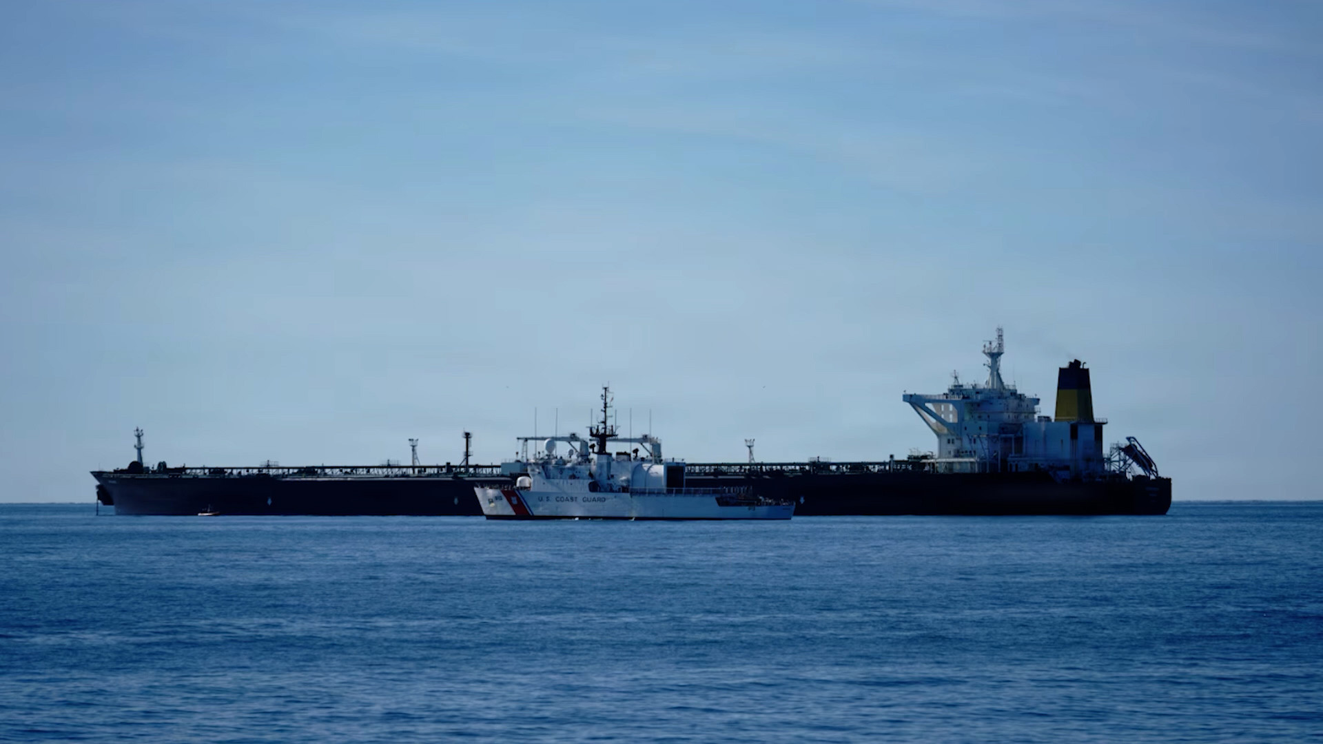 الولايات المتحدة تستهدف ثلاثة قوارب 