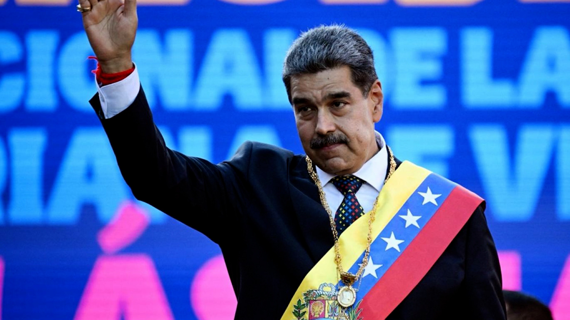 مادورو يمد يد السلام 