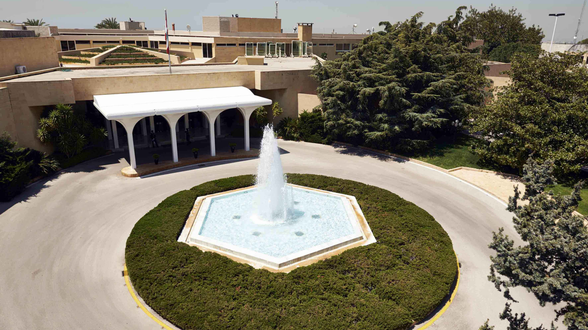 التباين الصامت بين الرئاسة والمقاومة