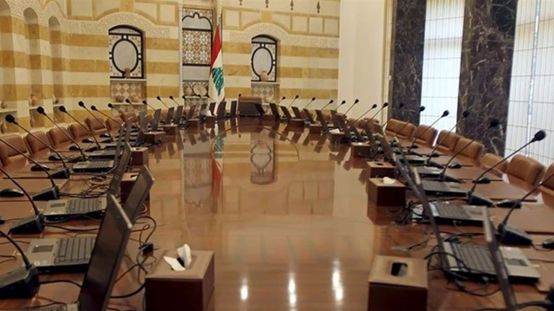 الحكومة تخلع ثوب التردد