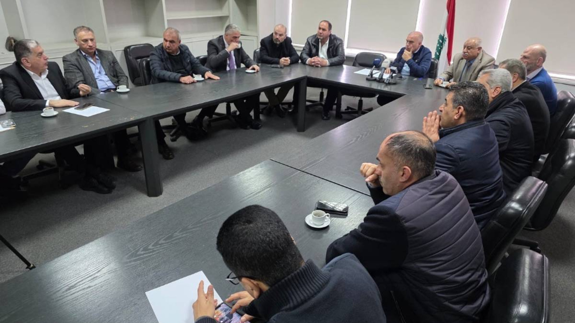 منع الشاحنات اللبنانية… ما هي حجة السورية؟