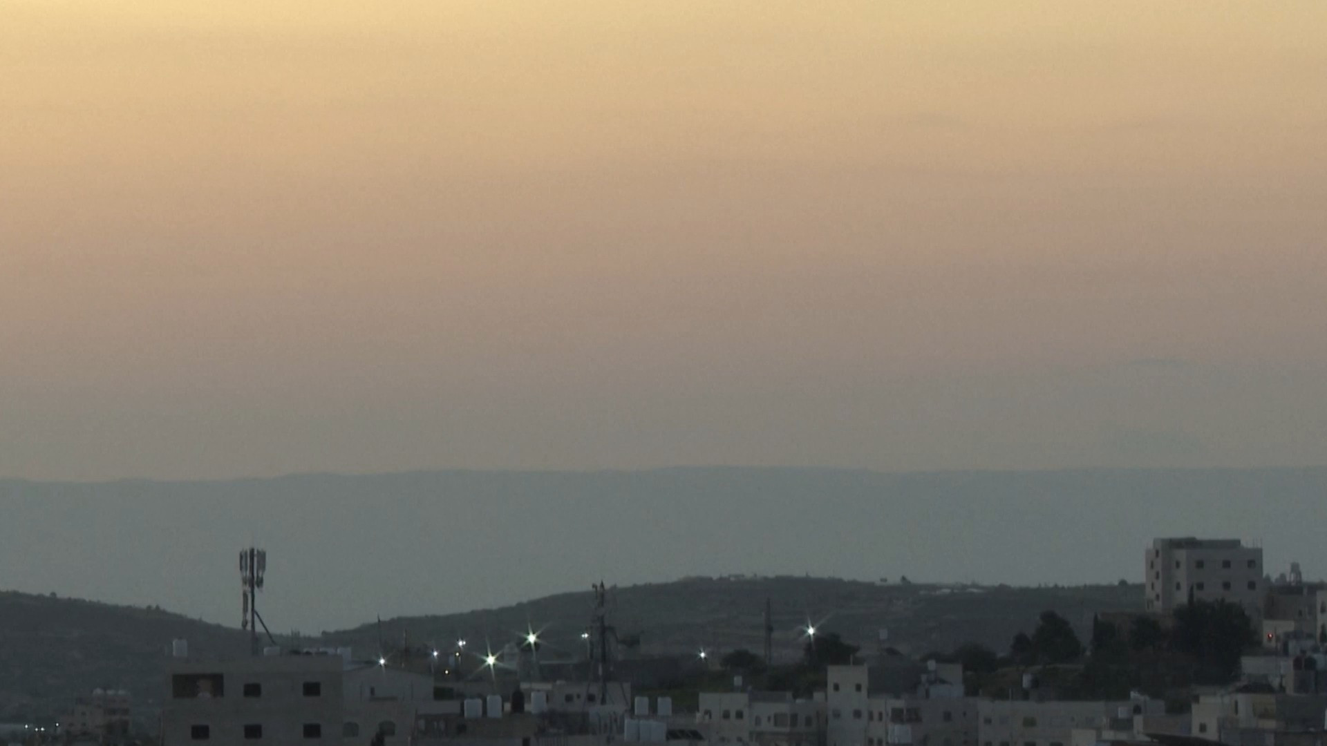 الجنوب ينزح تحت تحت وطأة نار لم تهدأ