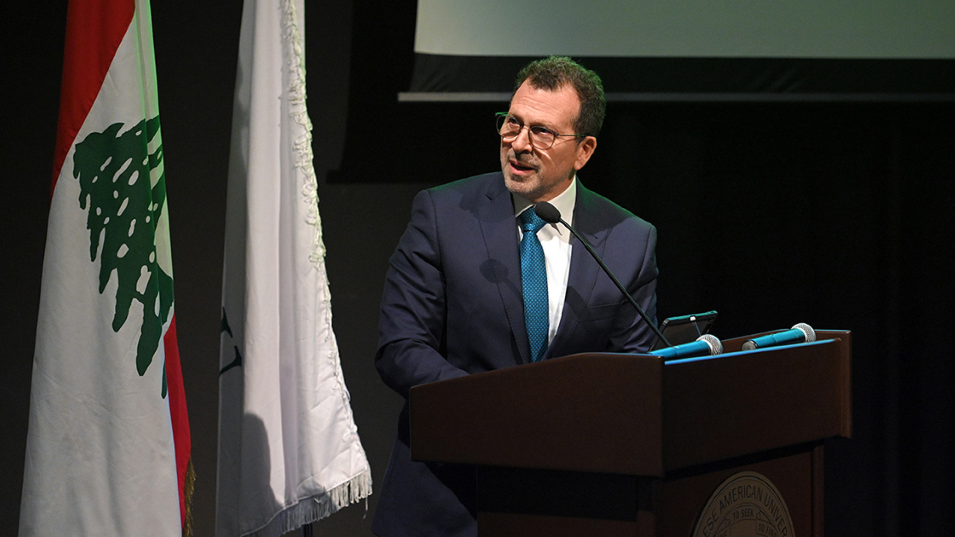 شحادة: السيادة والإعمار أولوية الدولة