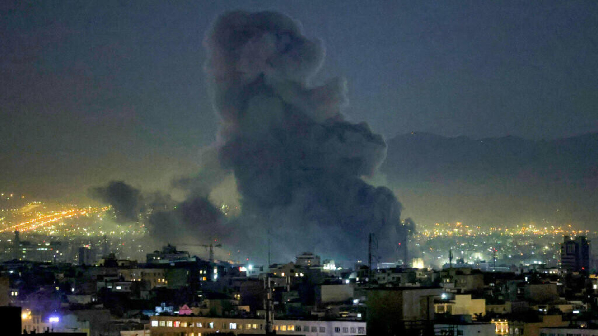 التصعيد مستمر.. موجة غارات تستهدف ايران