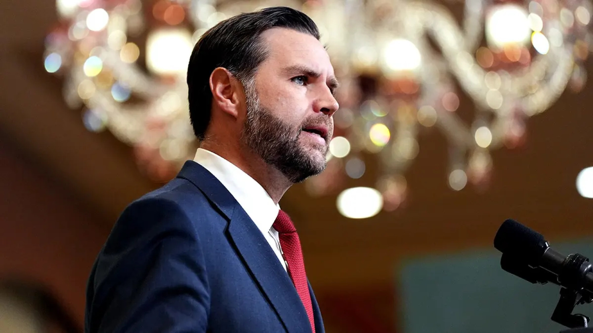 فانس يكسر الجمود