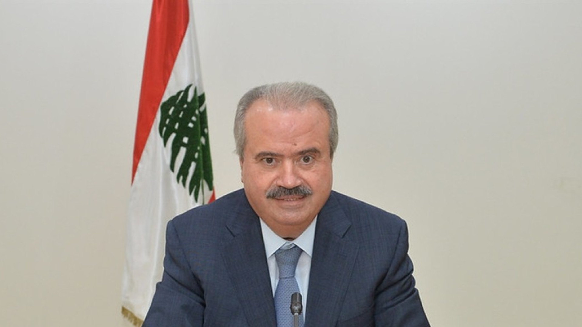 دخان أبيض من 