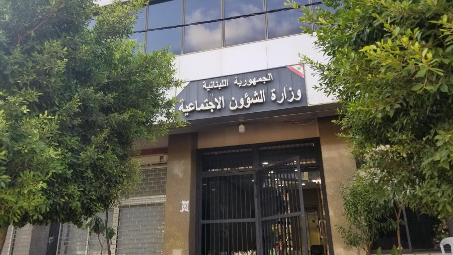 آلاف العائلات تفترش مراكز الإيواء بانتظار الأمان