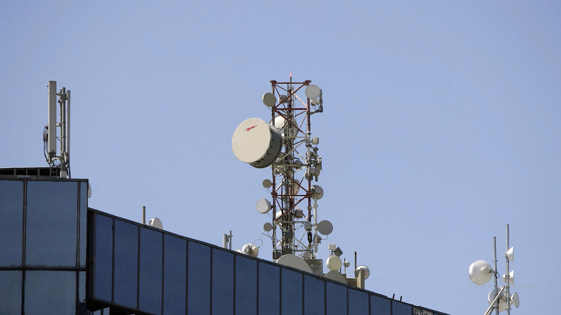 خاص - ملف الاتصالات ومخططات شارل حاج