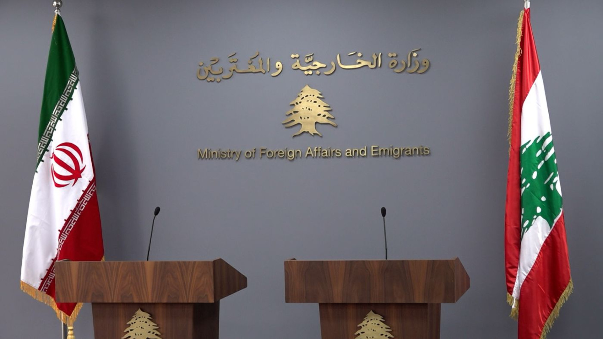 السفير المطرود باقٍ... ماذا جرى خلف الكواليس؟