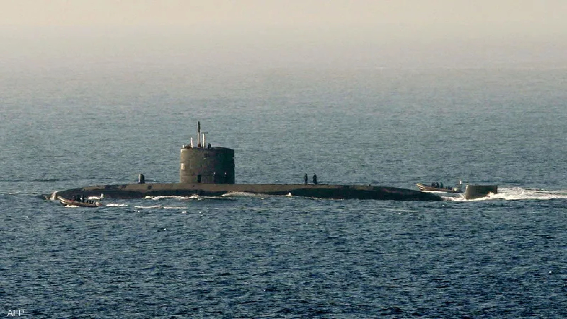 غواصة نووية بريطانية إلى بحر العرب.. لماذا؟ 