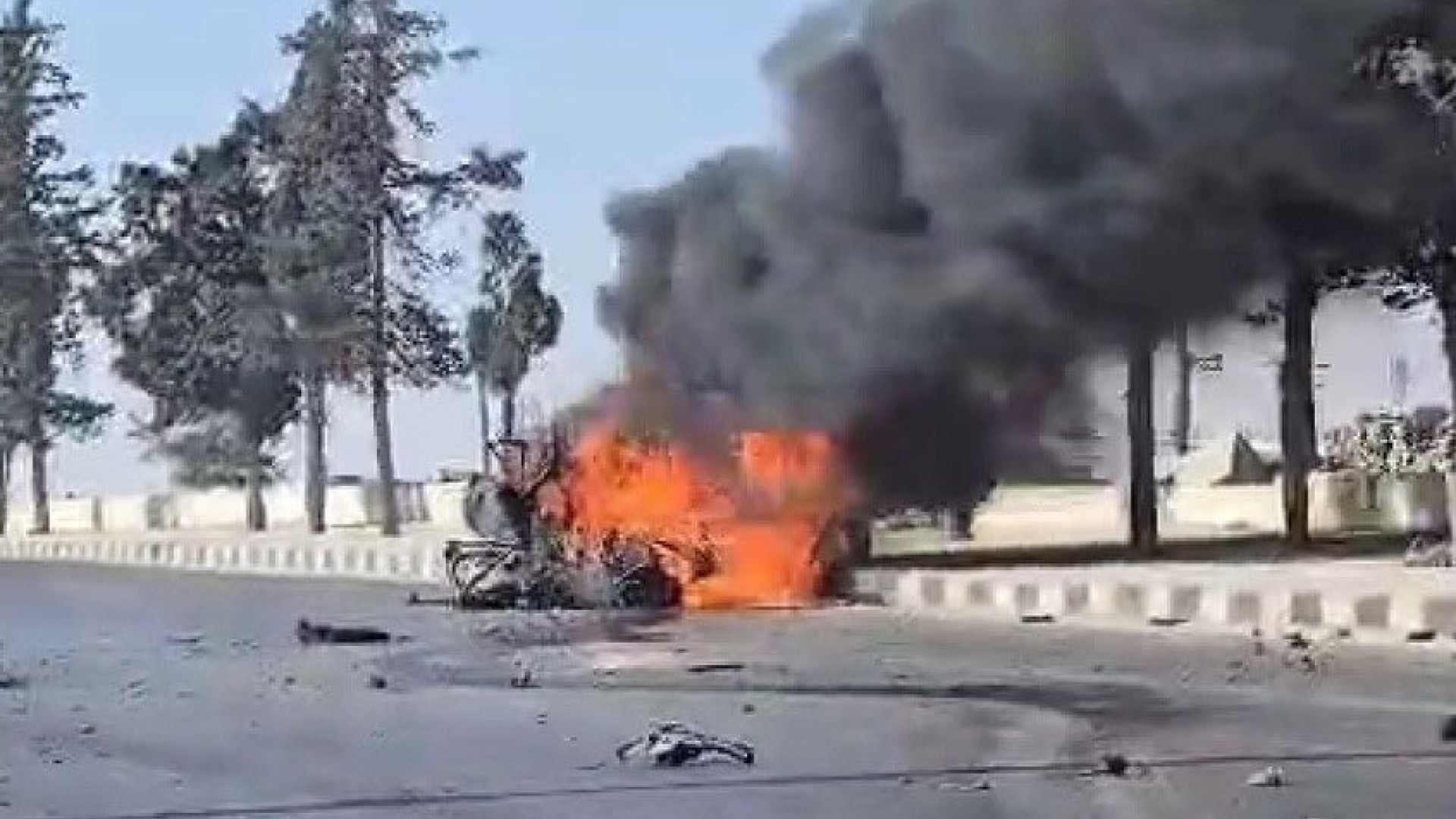 قرب مطار حلب.. مسيرة تستهدف سيارة