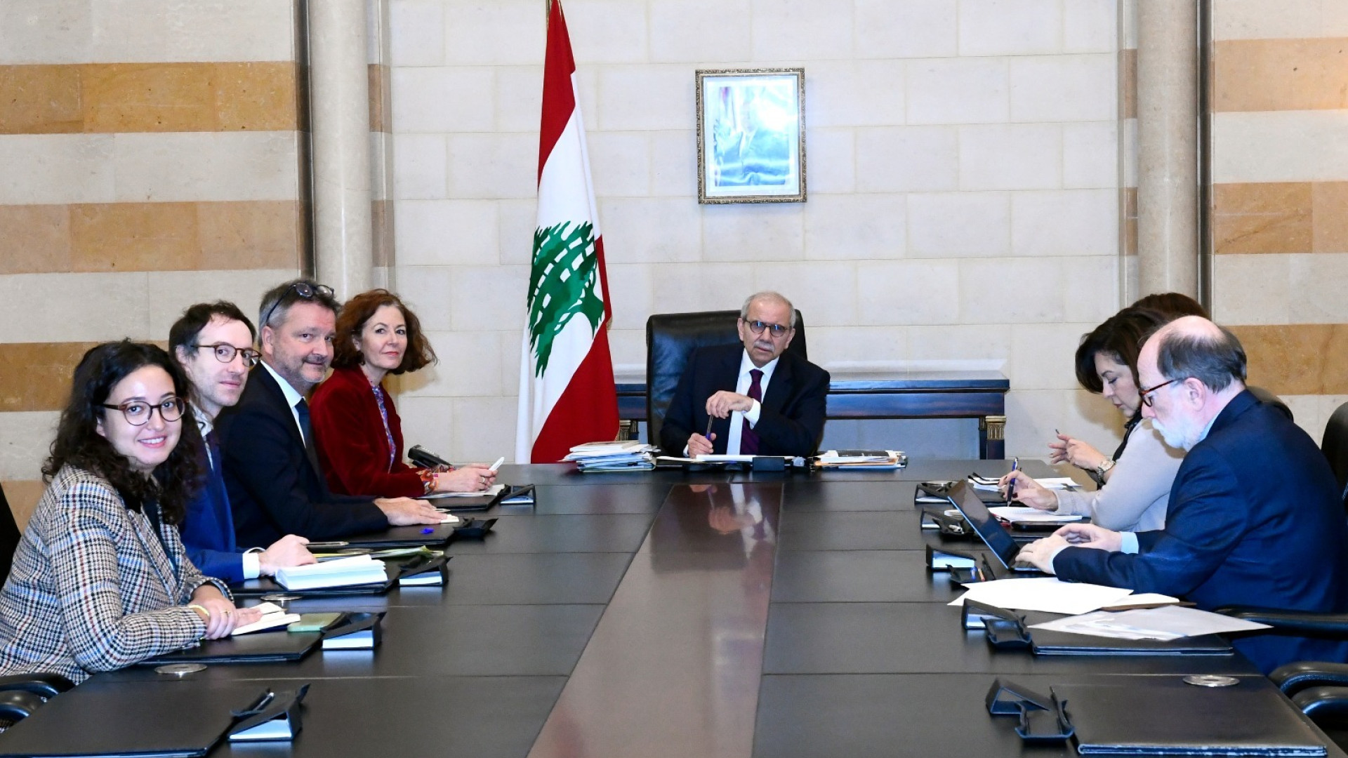 حرص فرنسي على دعم لبنان… وقانون الفجوة المالية إلى الخط النهائي