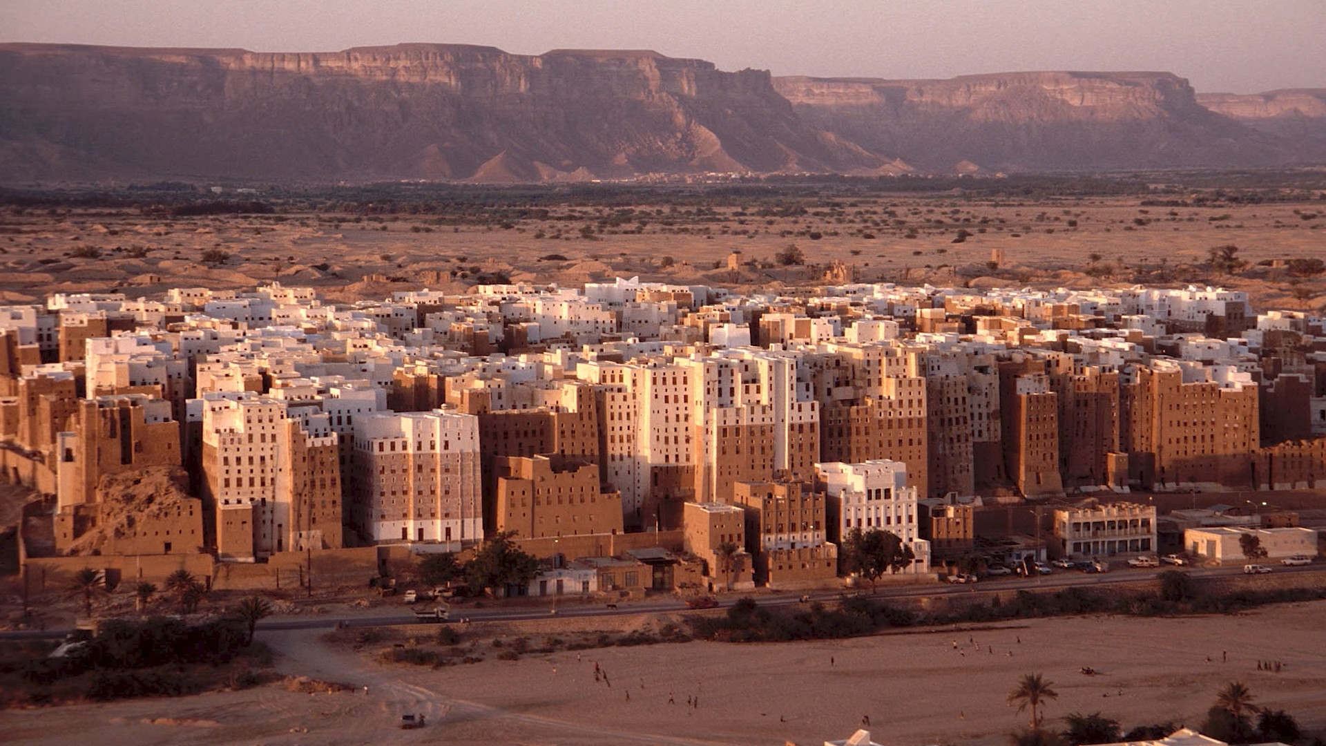 ضربات سعودية  تستهدف اليمن..