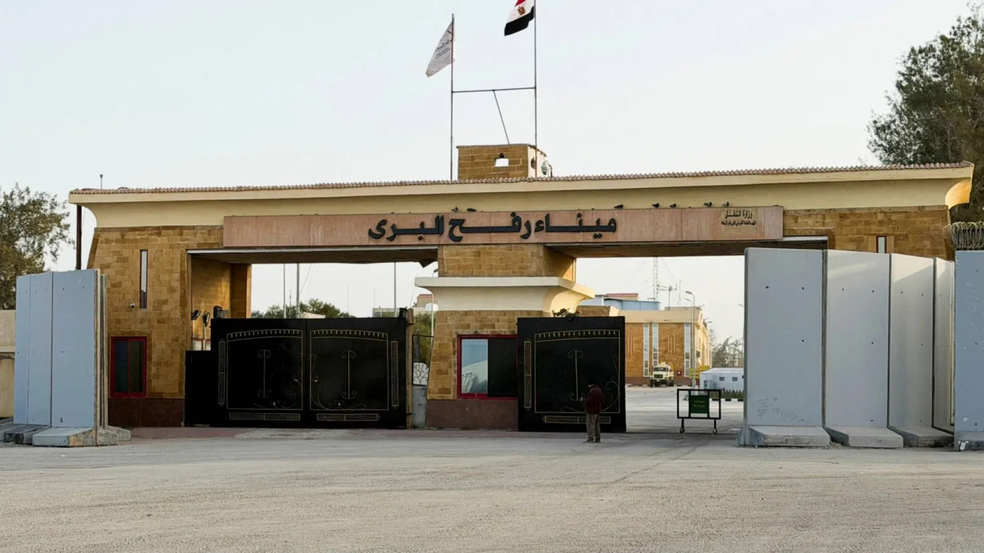 معبر رفح يثير الجدل 