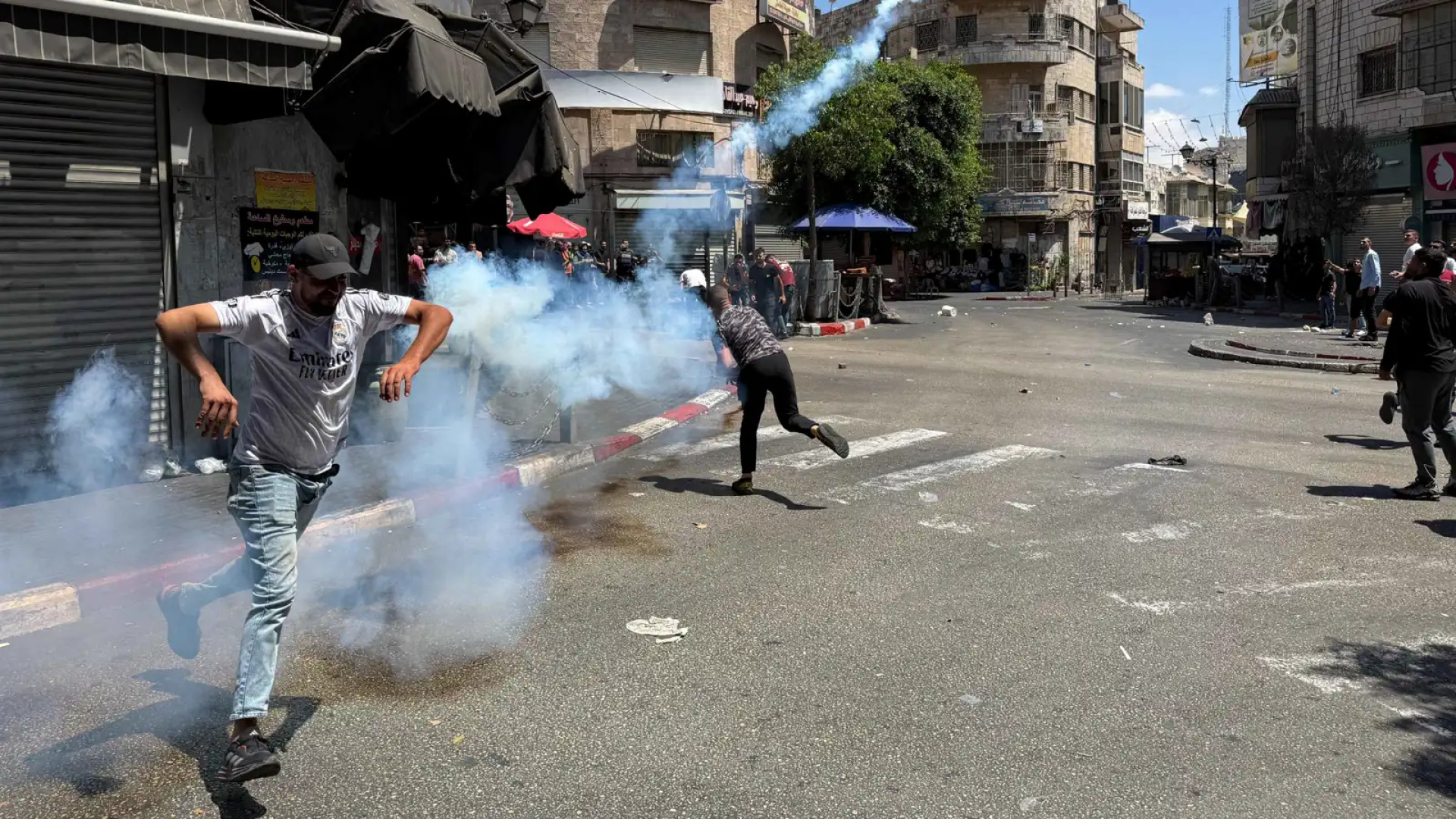 انسحاب إسرائيلي من رام الله بعد اقتحام مصارف