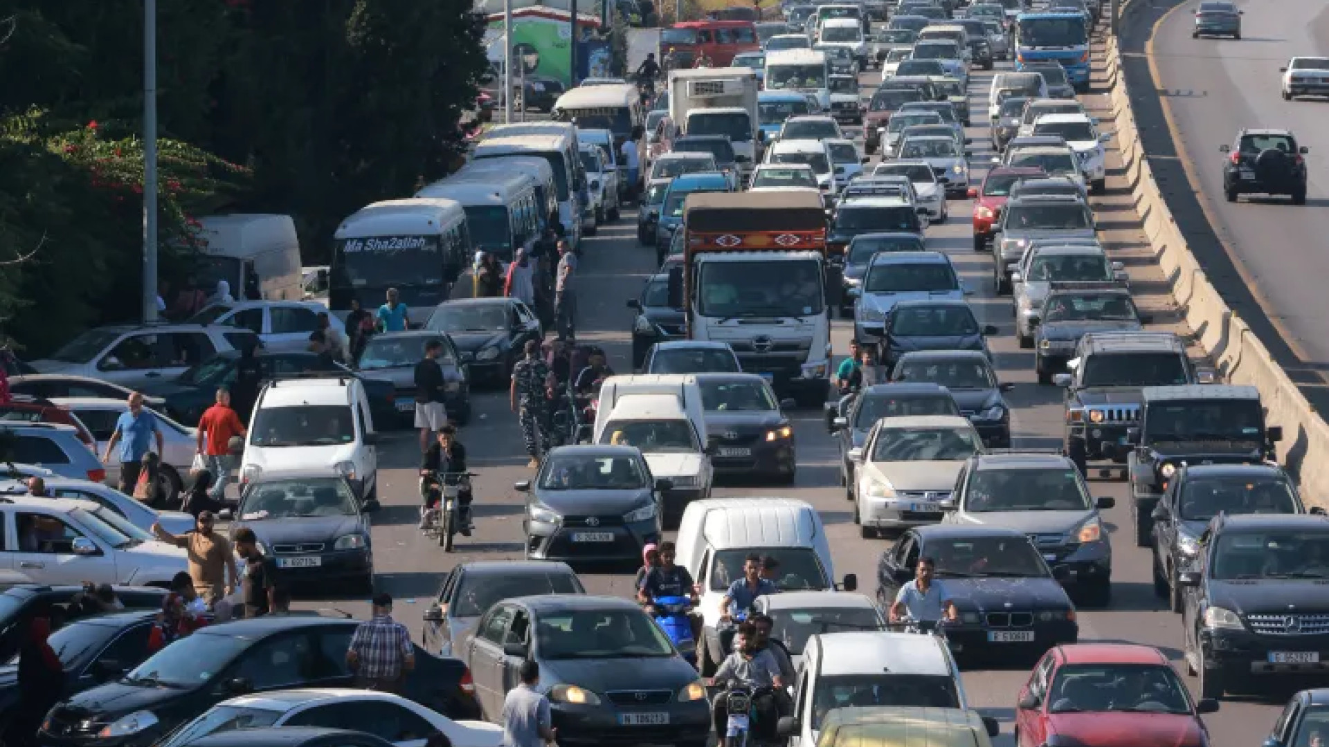 إجراءات جديدة.. والأرقام تكشف عدد النازحين