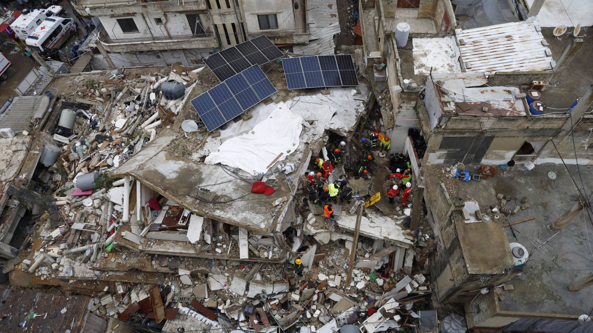 اللبنانيون يسكنون حتفهم بانتظار هزة أو مطر!