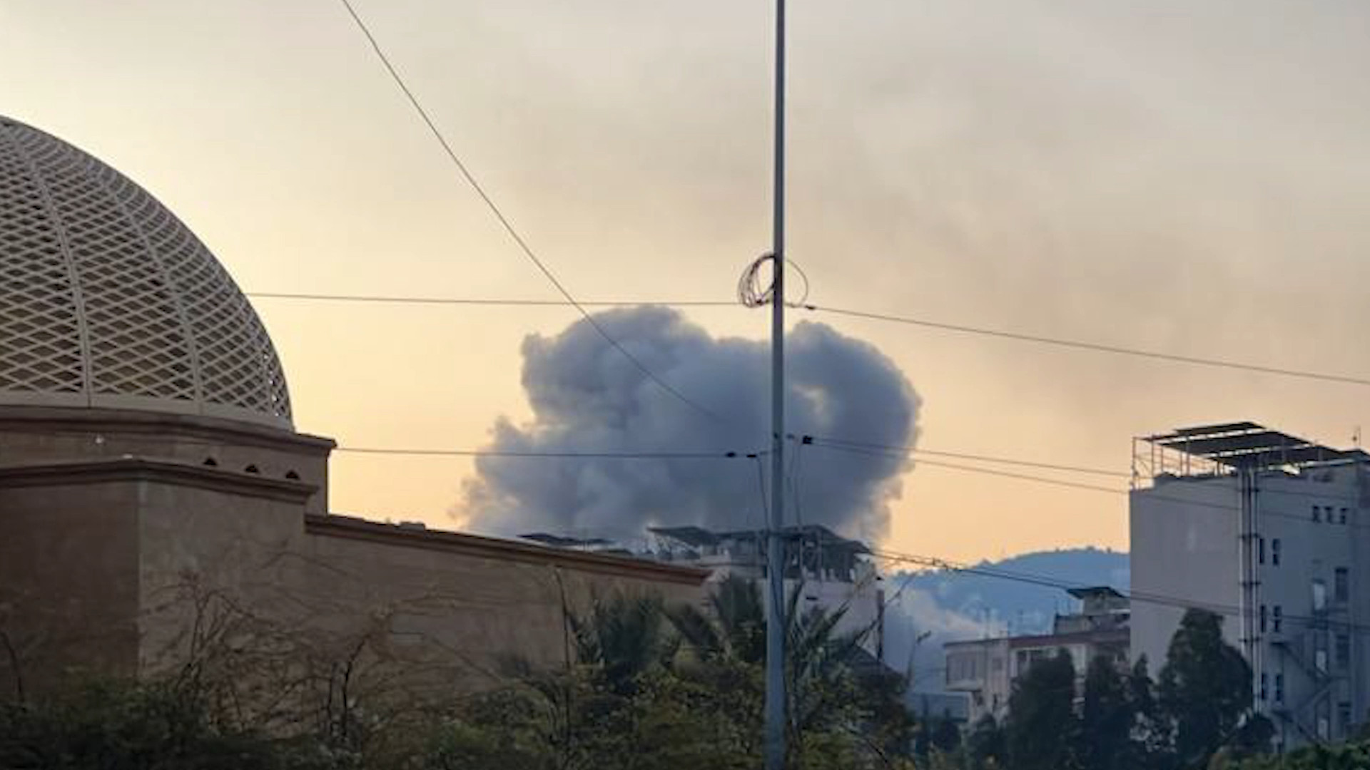 غارات تدميرية تمسح مبان في الغبيري وحارة حريك