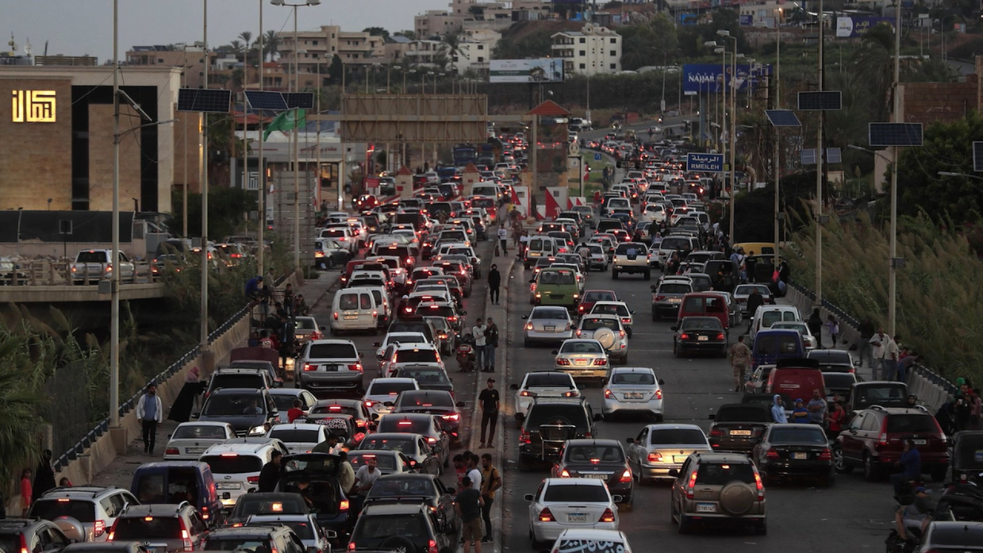 في ظلّ الأزمات المتفاقمة.. ما الذي ينتظر سوق السيارات؟