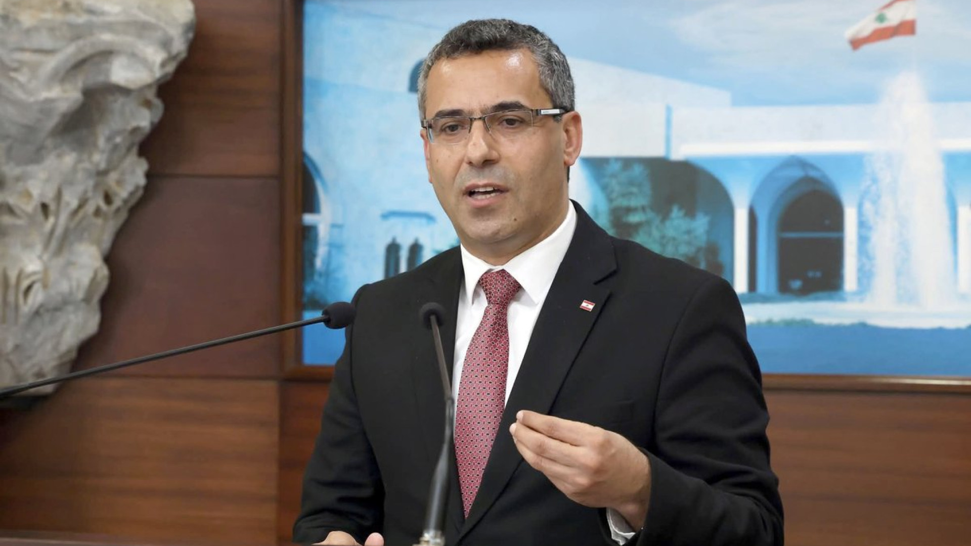 الأسواق مستمرة... وزير الزراعة يطمئن