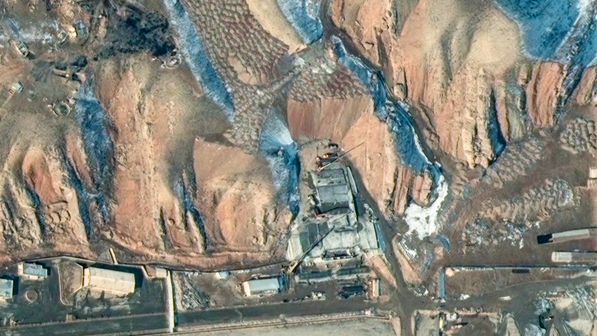 تحركاتٌ نووية 